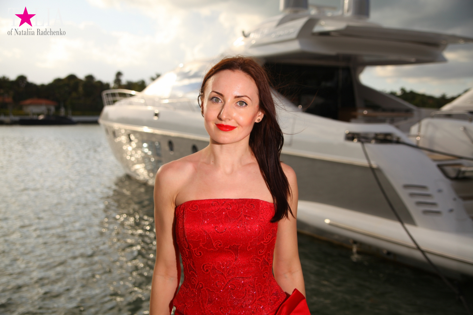 Yachts, Palms, Bay - The promenade of Middle Miami Beach, Collins Avenue